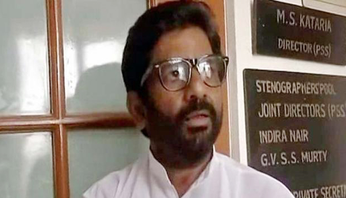 Air India blacklists Shiv Sena MP for thrashing staffer with slippers