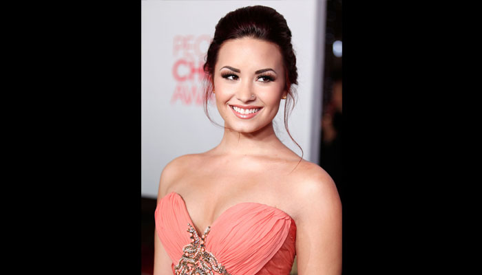 Is wedding in the offing for Demi Lovato? See pictures
