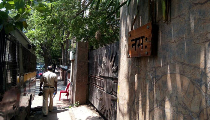 Mumbai Police tightens security outside Sonu Nigams residence