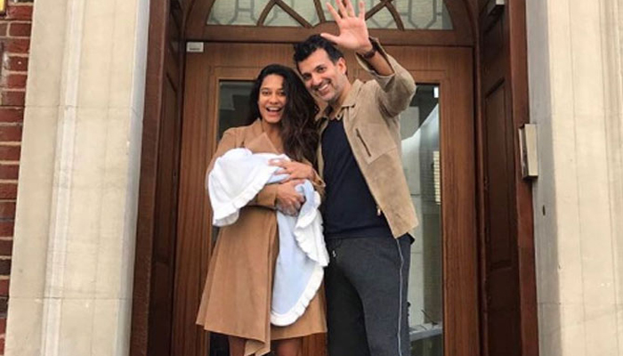 Lisa Haydon, husband blessed with son