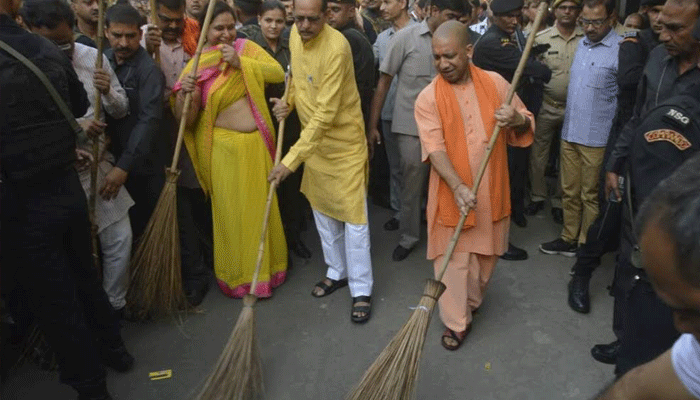 Armed with broom, Yogi Adityanath vows to make UP clean by 2018
