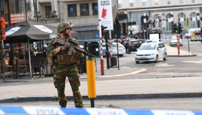 Brussels central station evacuated after small explosion, suspect dies