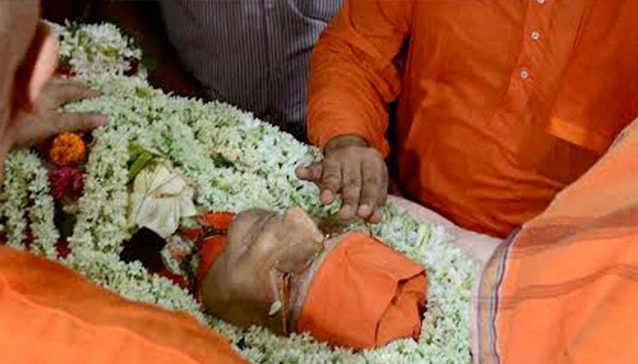 Swami Atmasthananda passes away, PM Modi upset