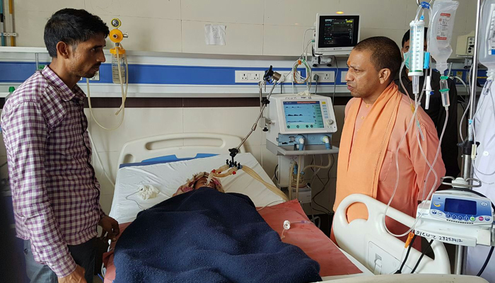 UP CM Yogi Adityanath visits KGMU trauma centre | PICTURES