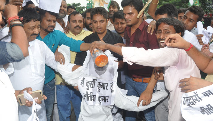 RJD MLAs protest against Nitish outside Bihar assembly