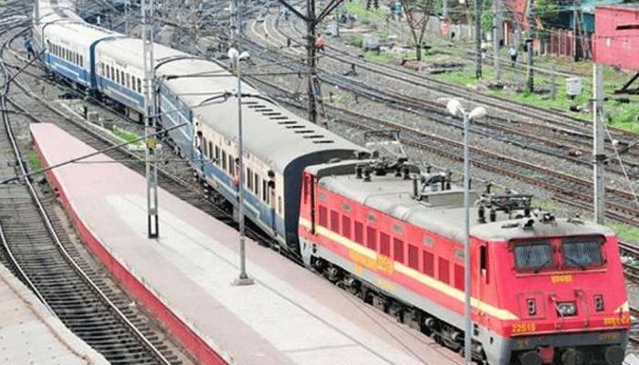 Rake of Shatabdi Express splits into two, railway traffic disrupted