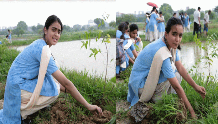 Loreto girls carry out plantation drive in Lucknow