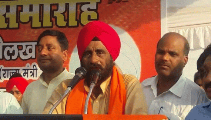 UP: BJP minister left red faced as fails to sing Vande Mataram