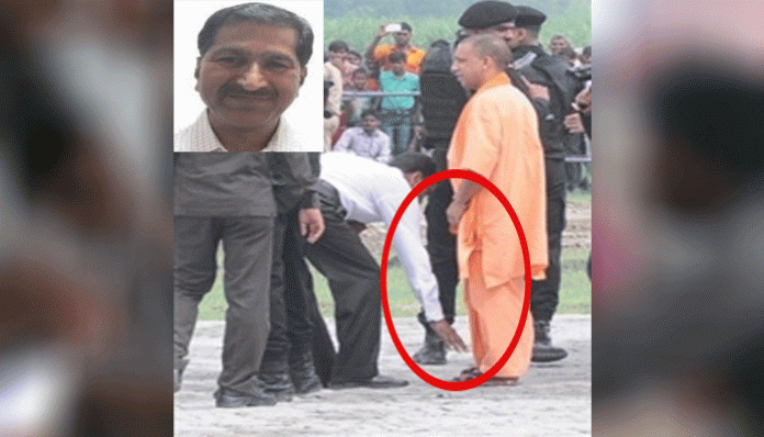 Caught on Camera: Barabanki DM touches Yogi Adityanaths feet