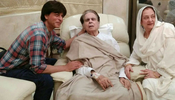When mooh bola beta Shah Rukh Khan visits Dilip Kumar