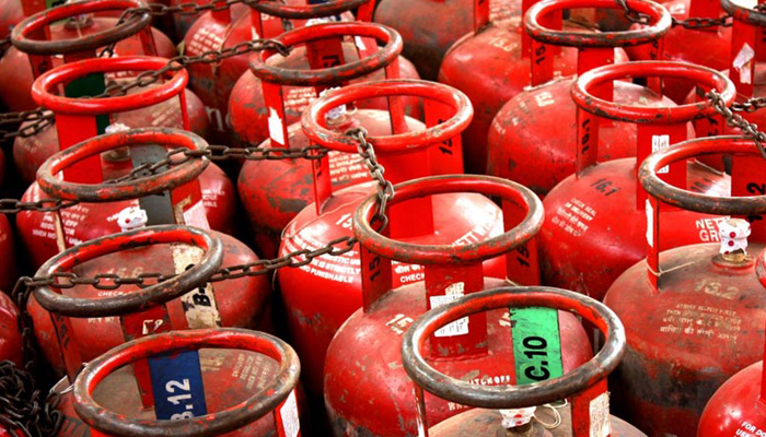 Subsidised LPG hiked Rs 4.50/cylinder, non-subsidised Rs 93