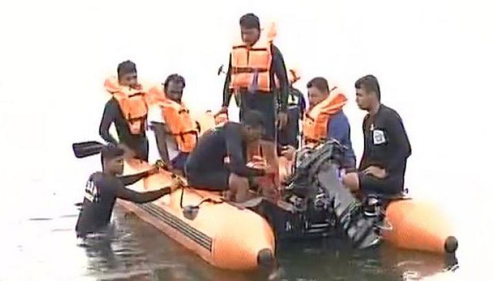 Boat with 40 students capsizes in Maharashtra, 32 saved