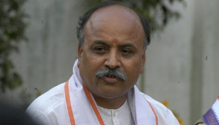 Togadia alleges Modi conspiring with Gujarat Police to harass him