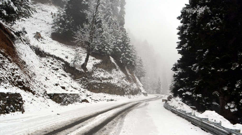J&K shivers in cold wave, Leh coldest at minus 15.2