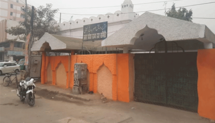 Yogi govt paints Haj Committee wall saffron, triggers storm