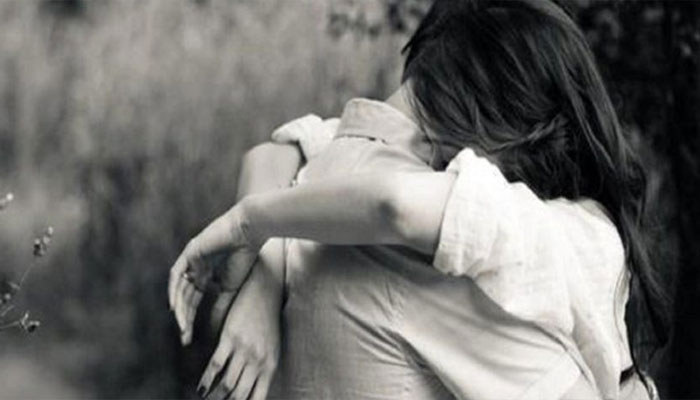 Want to make it more emotional with your love? Try left-side hugs!