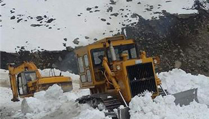 Engineer killed, eight missing in J&K avalanche