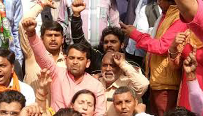 BJP protests against assault on CS; seeks Kejriwals resignation