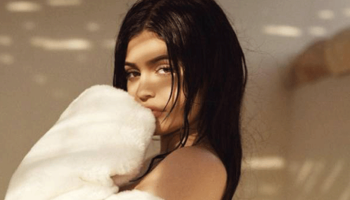 Kylie Jenner names daughter Stormi, shares her first pic