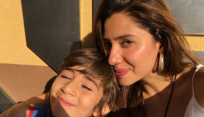 Mahira Khan spends some sonny days in the Sun