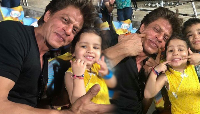 Pictures Inside: When SRK was flattered by cuteness of Ziva Dhoni!