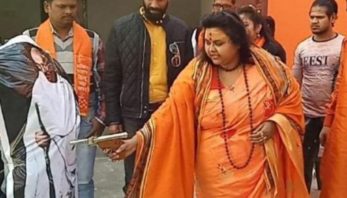 Hindu Mahasabha Pooja, Husband arrested for recreating Bapus assasination