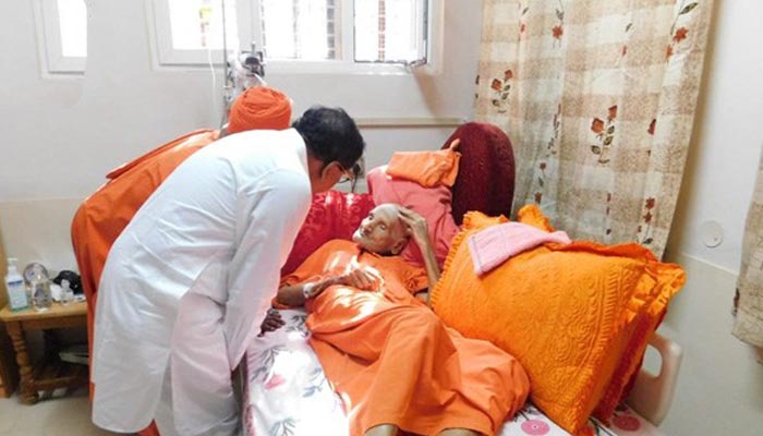 Karnatakas 111-year-old walking god Shivakumara Swami passes away