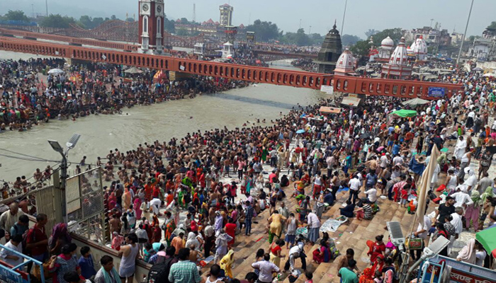 ‘Paush Poornima’ today, thousands take holy dip at the Sangam