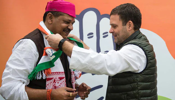 Suspended BJP leader Kirti Azad joins Congress