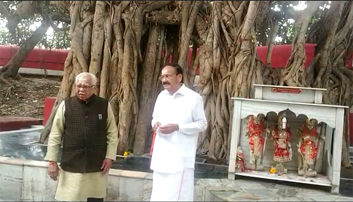 Venkaiah Naidu Holy Dip in Prayagraj in Kumbh