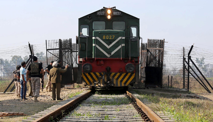 Pak suspends Samjhauta Express amidst escalating tension with India
