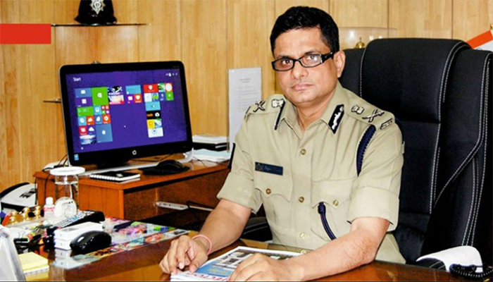 Saradha Chit Fund Scam; Police commissioner whom West Bengal CM Mamata Banarjee is protecting