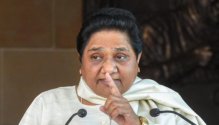 Mayawati questions silence of Priyanka Gandhi on death of infants in Kota