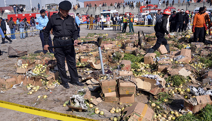 Pakistan: A massive explosion takes 16 civilian lives in a vegetable market