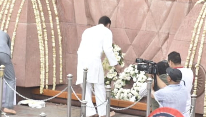 Jallianwala Bagh massacre centenary: Rahul, Amarinder pay floral tributes