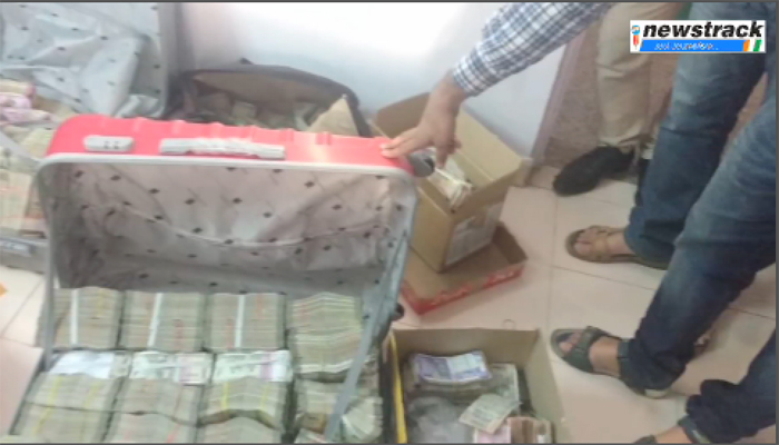 I-T dept conducts raids on MP CM Kamal Naths nephew, close aides
