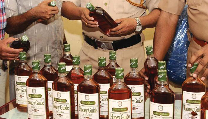 Uttar Pradesh: 455 cartons of illicit liquor worth Rs. 35 lakh seized