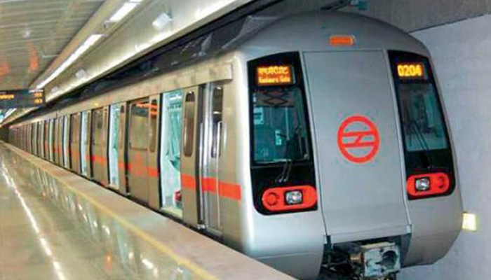 Elderly commits suicide by jumping in front of metro train