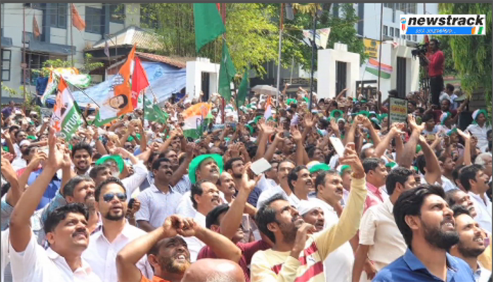 Rahul Gandhi, Priyanka Gandhi Wave To Crowds In Wayanad