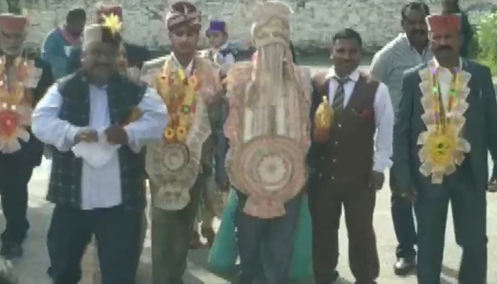 Manali man takes his entire barat to polling booth to cast vote