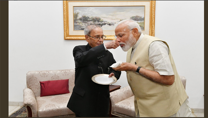 PM Modi eats with Pranab Mukherjee hands
