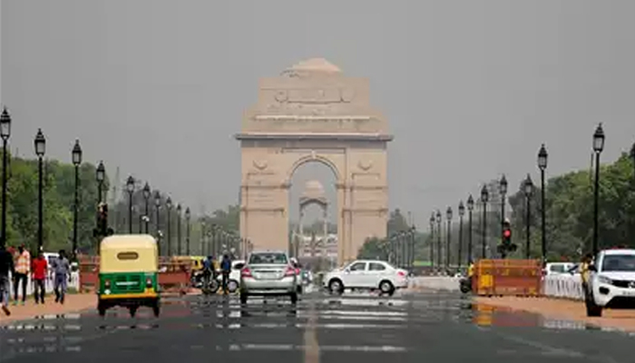 Delhi reels under intense heat, mercury expected to cross 40 degrees Celsius