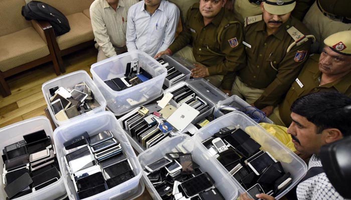 Maharashtra: Three held for theft of 107 smart phones from a shop