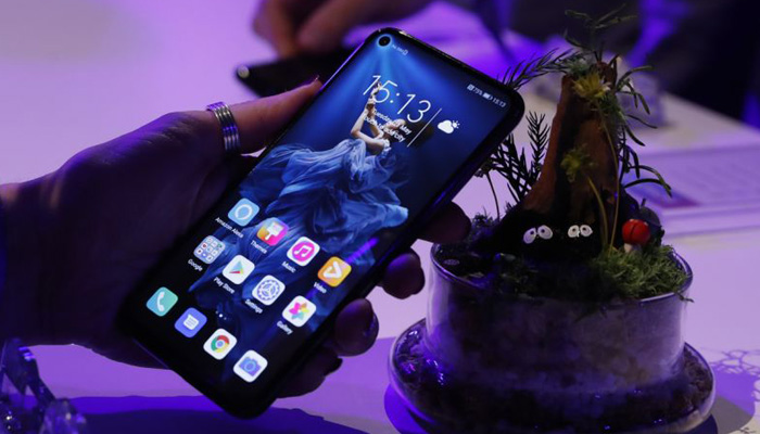 Facebook stops Huawei from pre-installing apps on phones