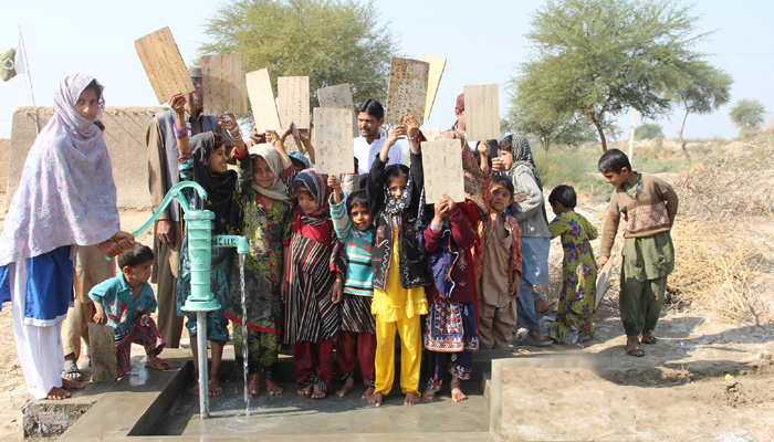 Ind businessman installs hand pumps in poverty-stricken Pak district