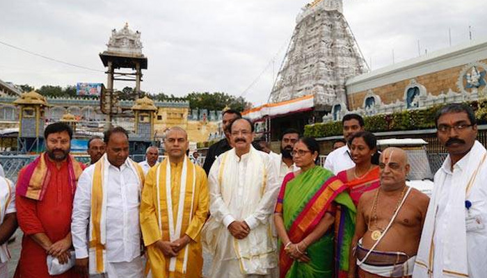Venkaiah Naidu offers prayers at Lord Venkateswara shrine