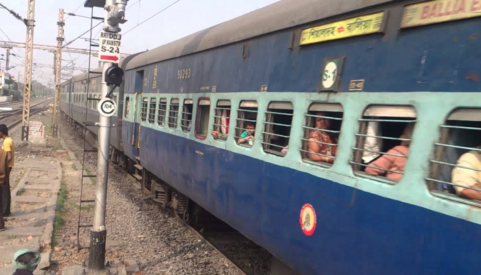 Uttar Pradesh: Three run over by Sealdah Express in Ballia