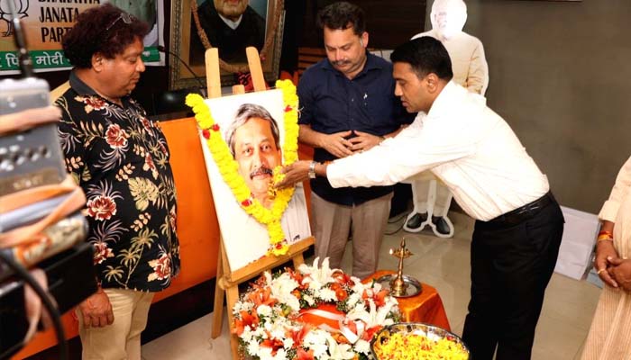 Goa CM Sawant remembers Parrikar on Guru Poornima