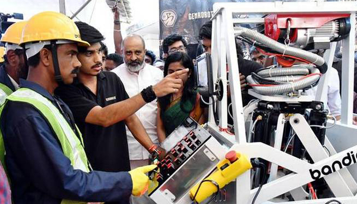 Robots for sewer cleaning: Delhi minister to meet Kerala engineers