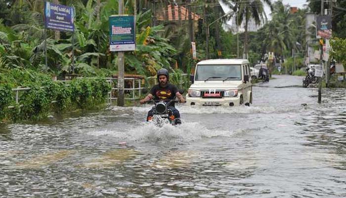 Heavy rains lash Kerala; alert sounded in four districts